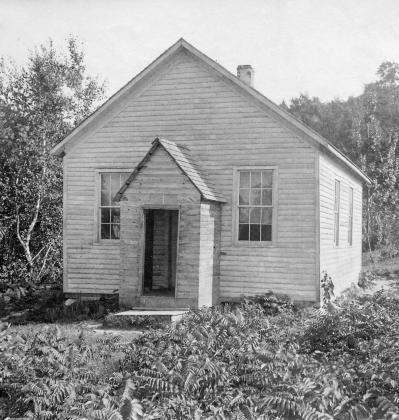 Here’s the North Unity School in 1906. The schoolhouse was originally of log construction. The siding and the front entry room (where firewood was stacked to dry) were added later, but have now been removed. Photo courtesy of Paul Dechow